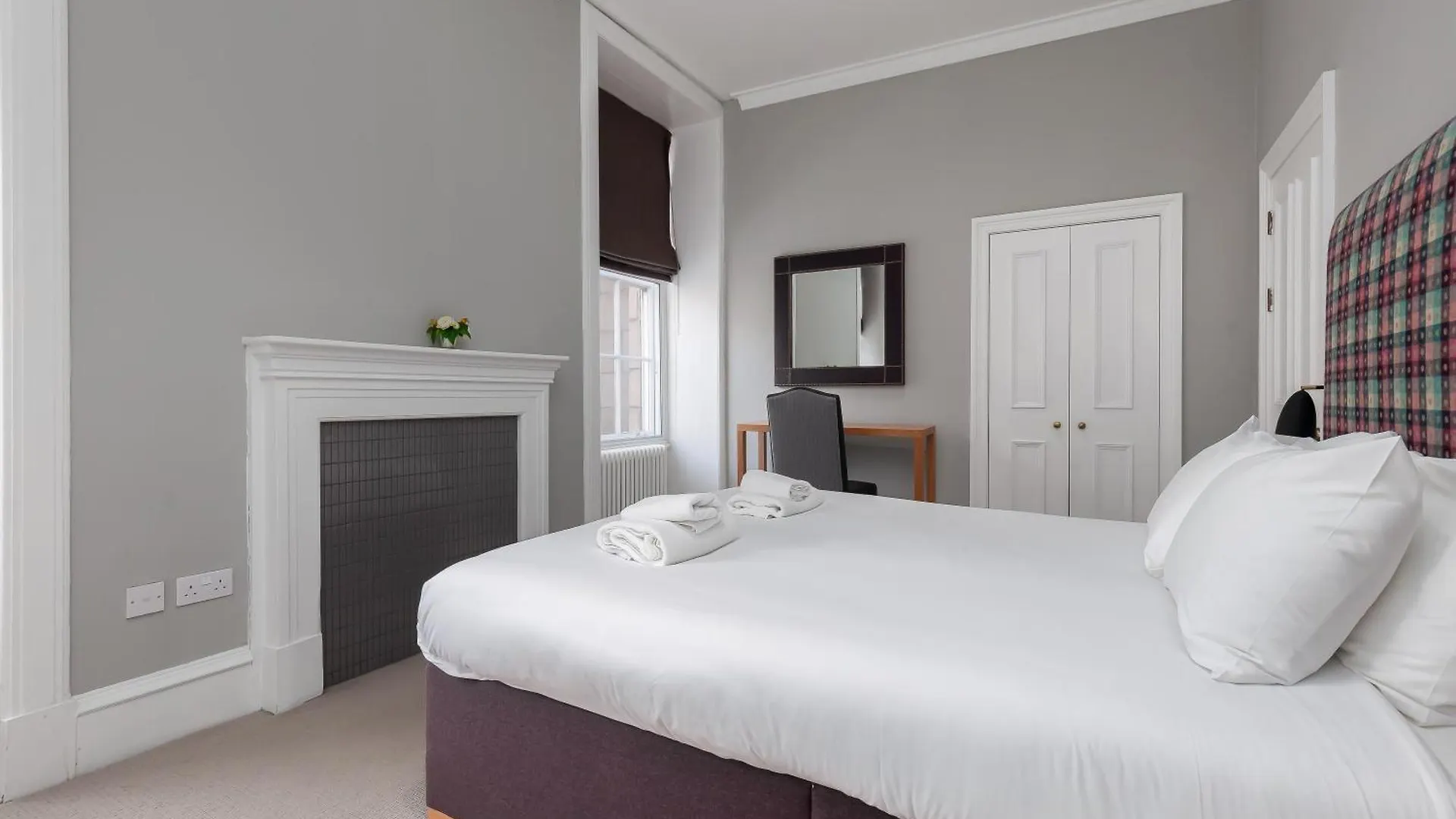 Destiny Scotland - Distillers House Apartment Edinburgh