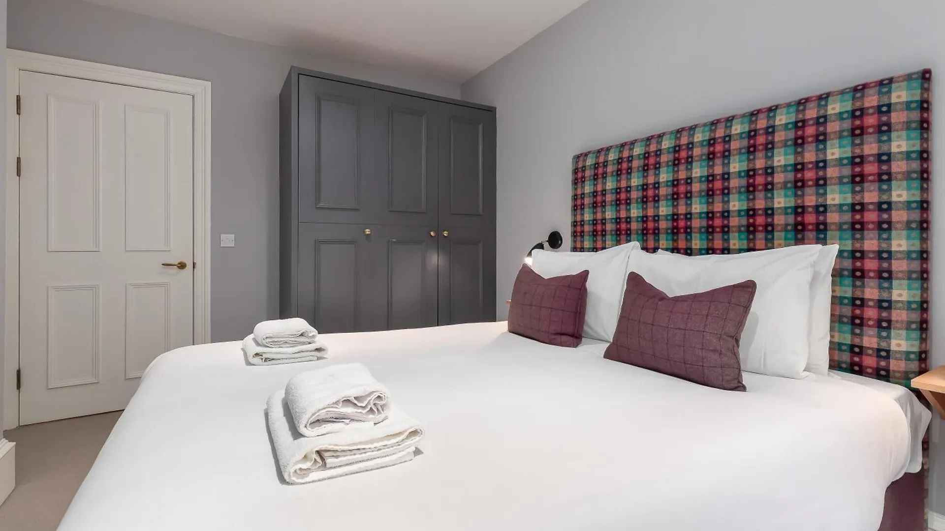 Destiny Scotland - Distillers House Apartment Edinburgh 0*,  United Kingdom