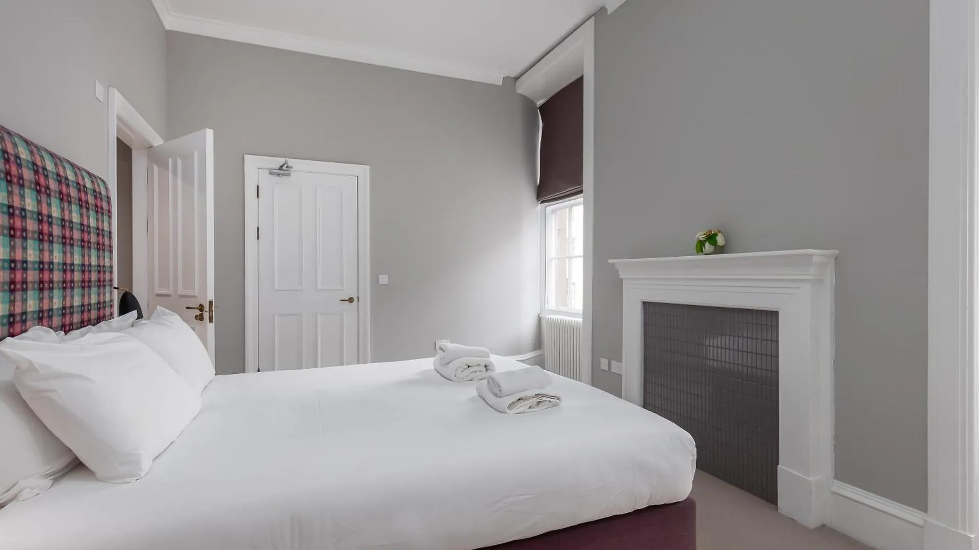 Destiny Scotland - Distillers House Apartment Edinburgh