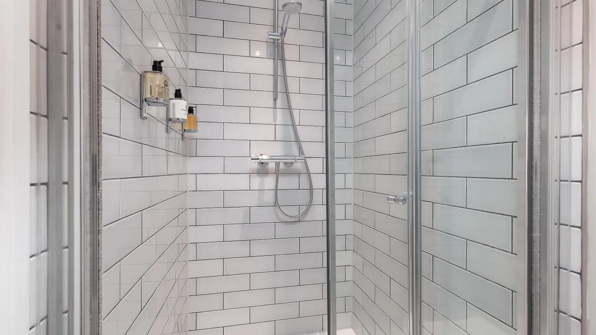 Destiny Scotland - Distillers House Apartment Edinburgh