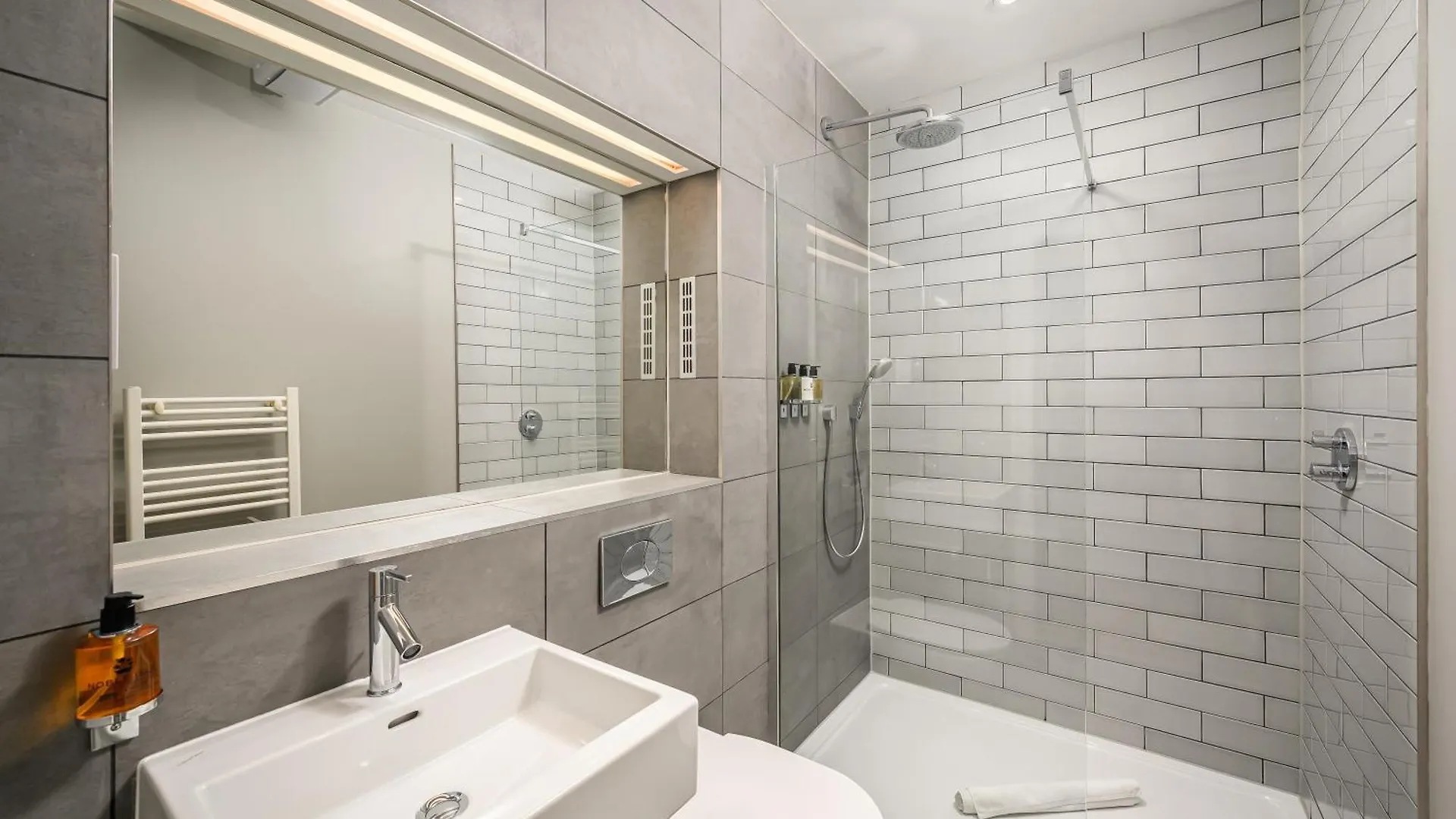 Destiny Scotland - Distillers House Apartment Edinburgh