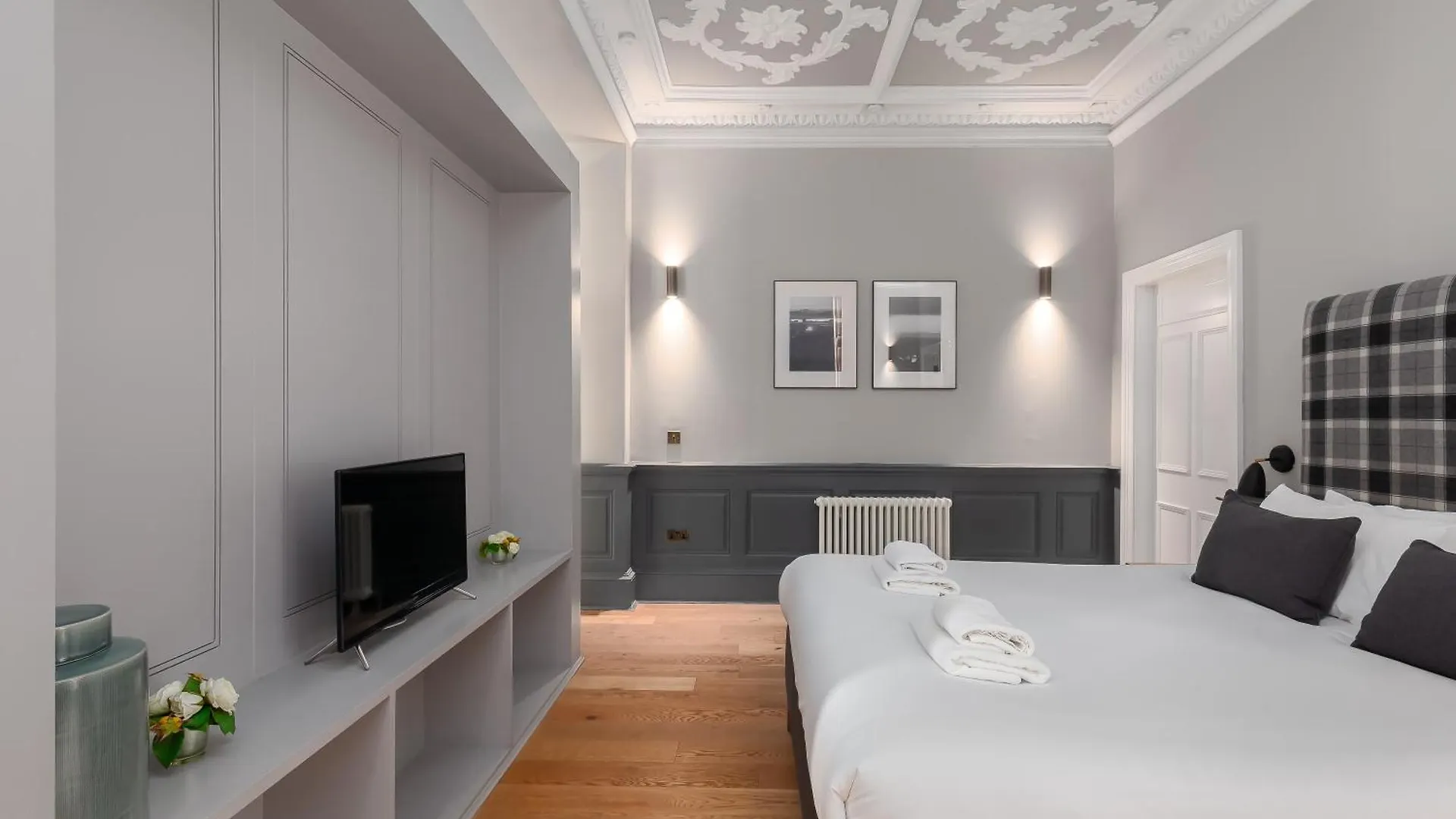 Destiny Scotland - Distillers House Apartment Edinburgh