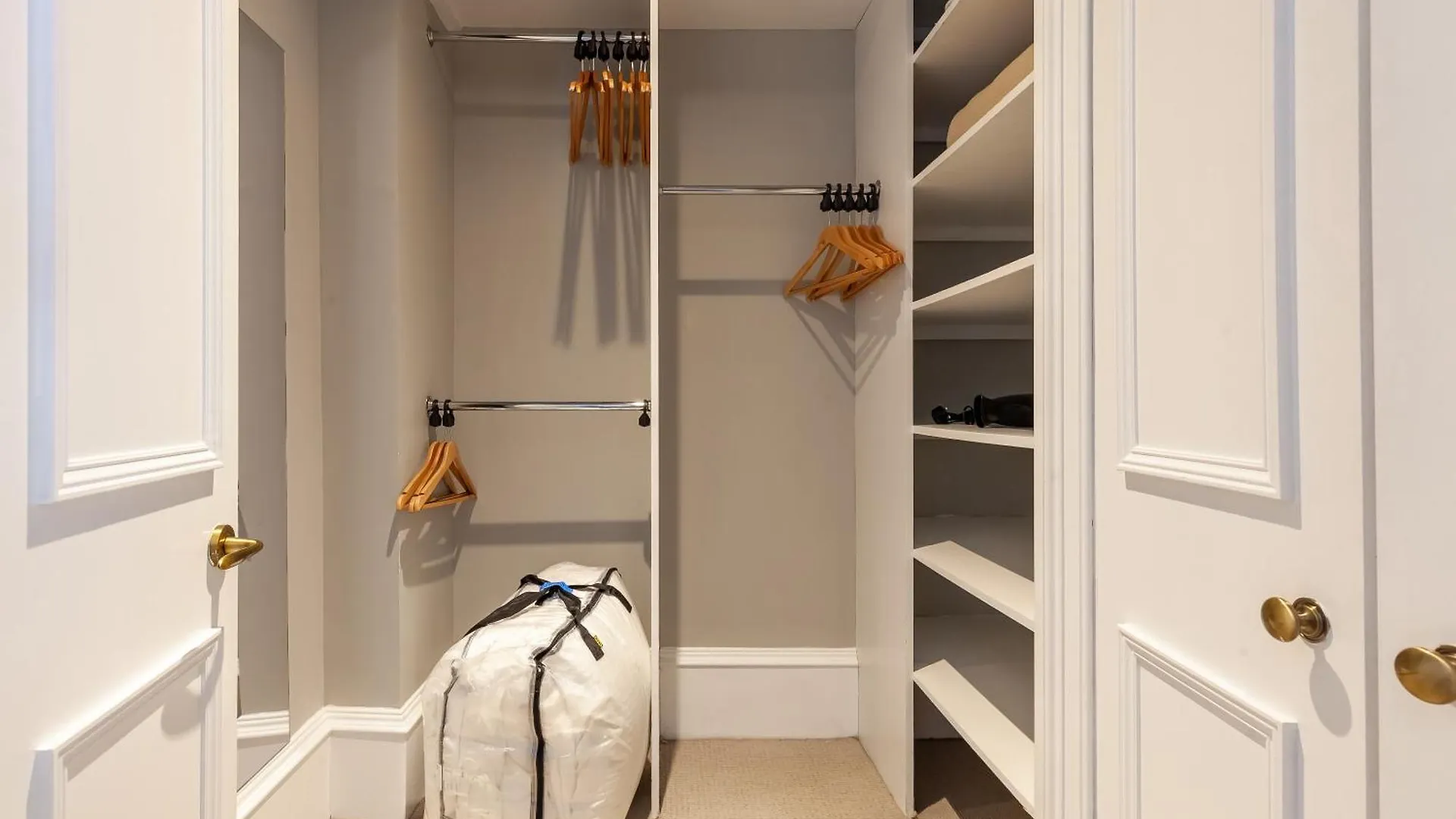 Destiny Scotland - Distillers House Apartment Edinburgh
