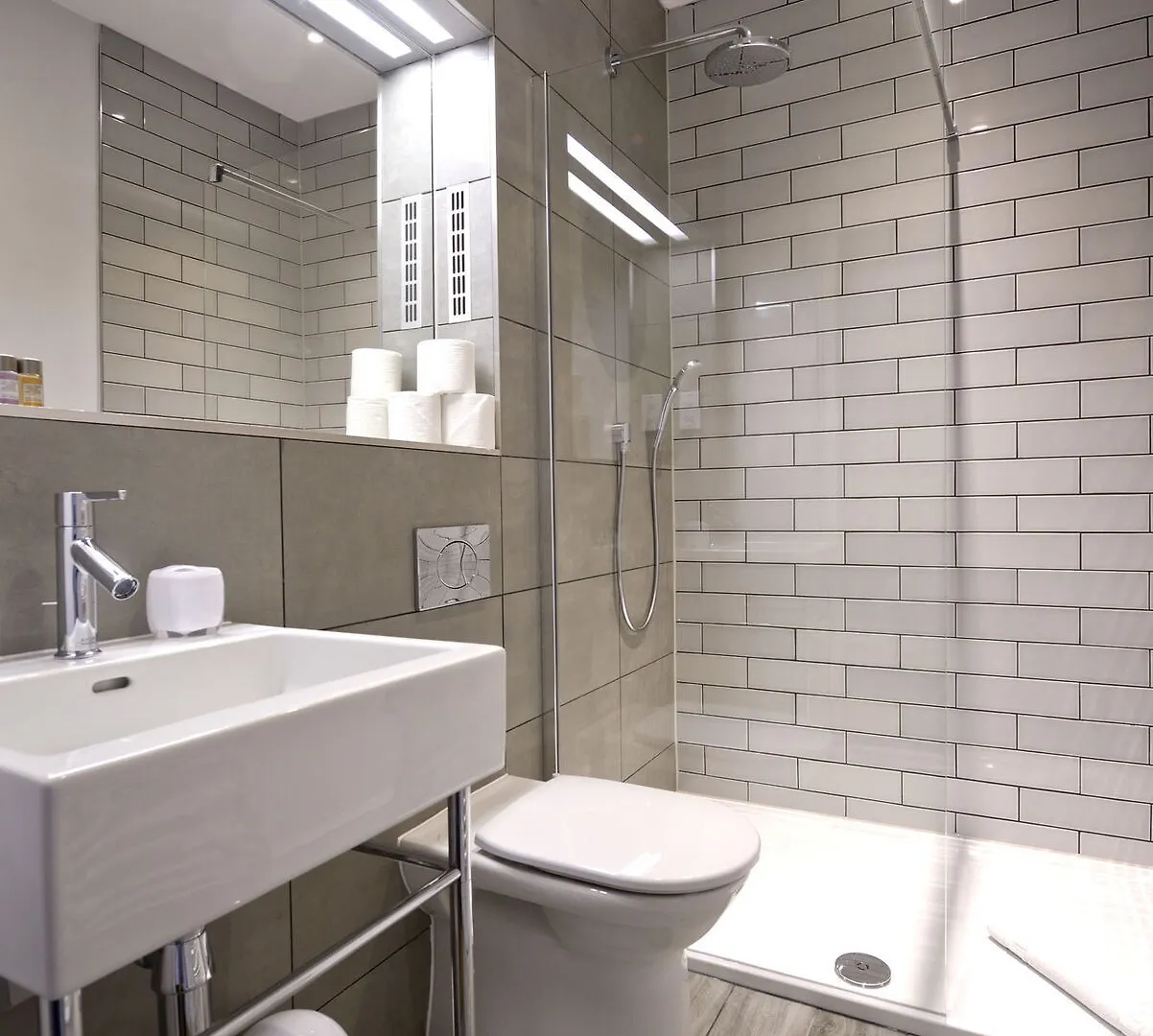 Destiny Scotland - Distillers House Apartment Edinburgh 0*,  United Kingdom